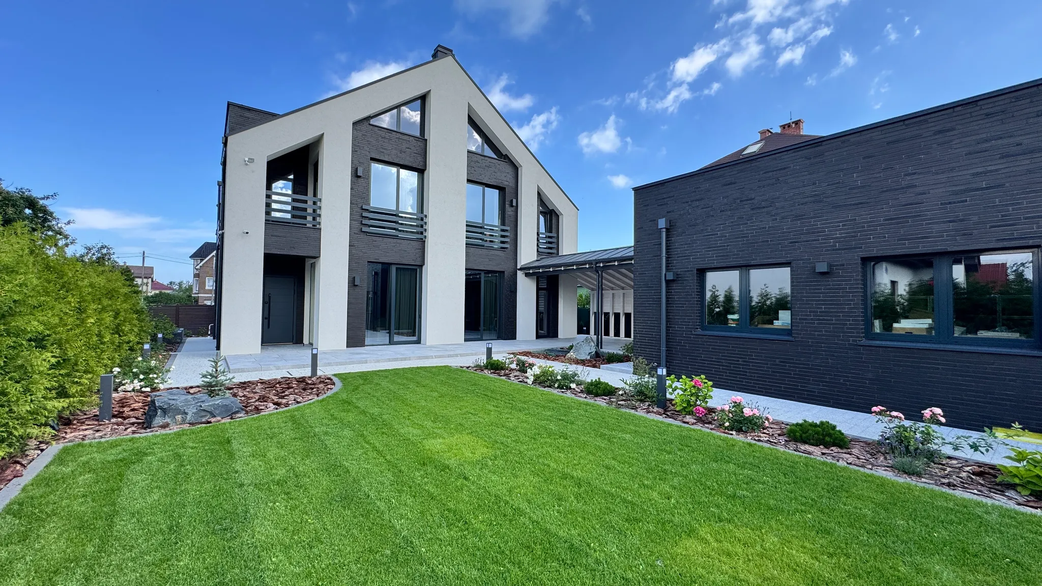 С чего начать благоустройство ландшафта частного двора?